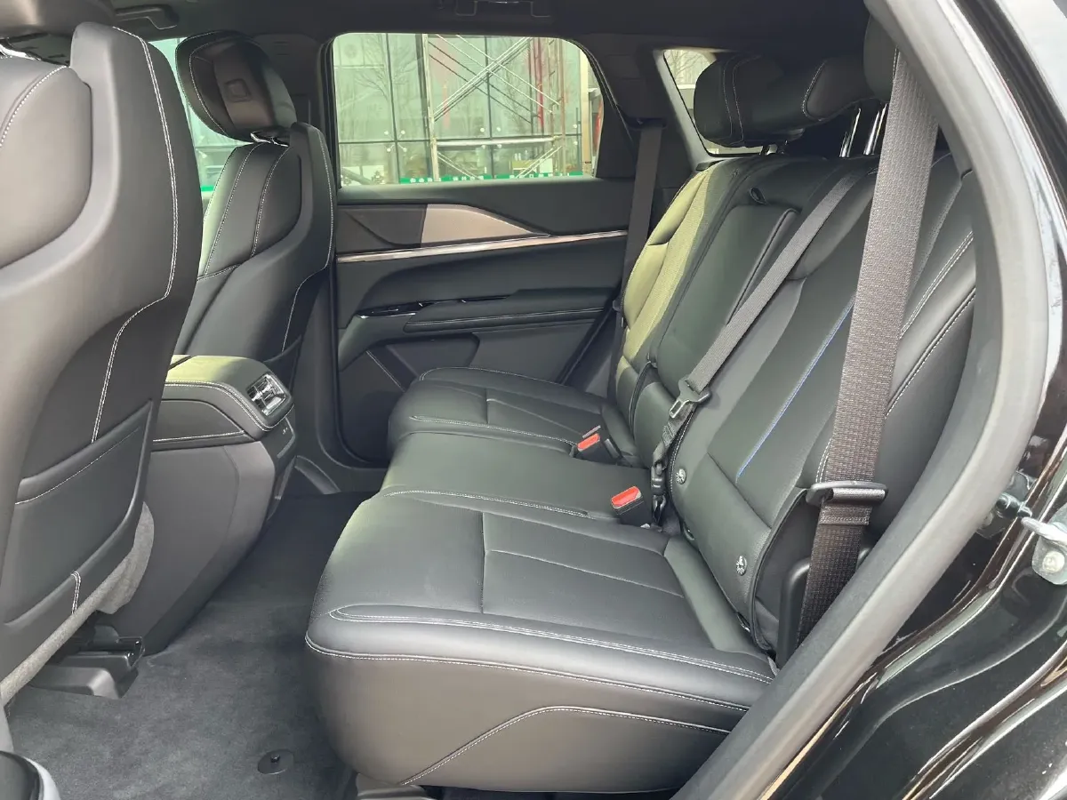 2025 Cadillac XT5 2.0T 237HP L4 9AT,autocango,china used car exporter,china ev exporter,chinese used car exporter,chinese used ev exporter