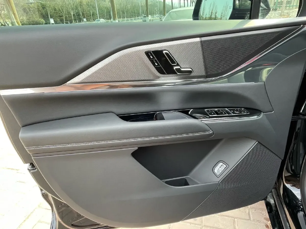 2025 Cadillac XT5 2.0T 237HP L4 9AT,autocango,china used car exporter,china ev exporter,chinese used car exporter,chinese used ev exporter