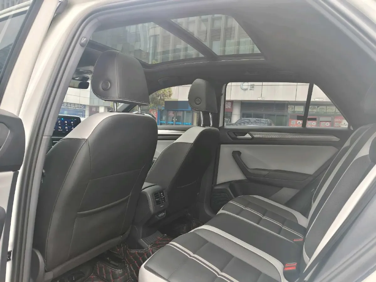 2023 Volkswagen T-Roc 1.5T 160HP L4 7DCT,autocango,china used car exporter,china ev exporter,chinese used car exporter,chinese used ev exporter