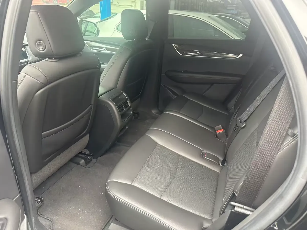 2022 Cadillac XT5 2.0T 237HP L4 9AT,autocango,china used car exporter,china ev exporter,chinese used car exporter,chinese used ev exporter