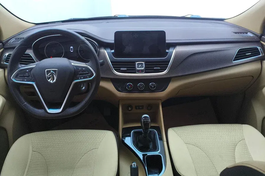 2017 BaoJun 730 1.5T 150HP L4 6MT,autocango,china used car exporter,china ev exporter,chinese used car exporter,chinese used ev exporter