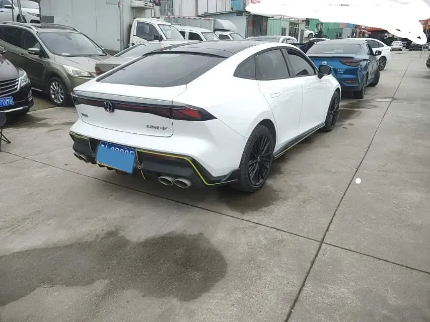 2022 ChangAn UNI-V 1.5T 188HP L4 7DCT,autocango,china used car exporter,china ev exporter,chinese used car exporter,chinese used ev exporter