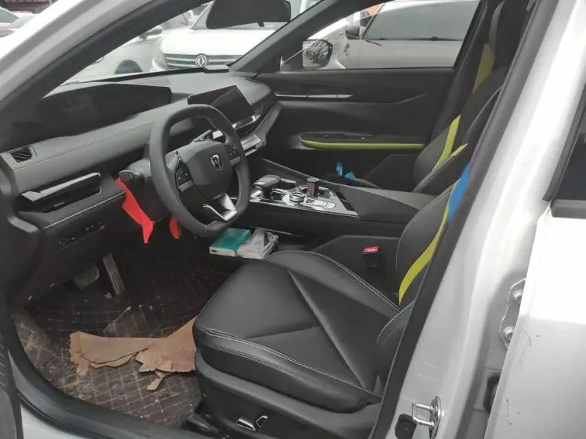 2022 ChangAn UNI-V 1.5T 188HP L4 7DCT,autocango,china used car exporter,china ev exporter,chinese used car exporter,chinese used ev exporter