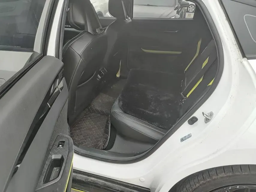 2022 ChangAn UNI-V 1.5T 188HP L4 7DCT,autocango,china used car exporter,china ev exporter,chinese used car exporter,chinese used ev exporter