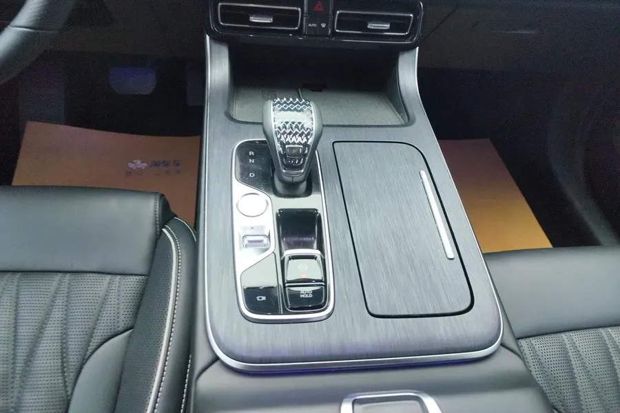 2004 Mitsubishi Outlander Classic 2.4L 135HP L4 5MT,autocango,china used car exporter,china ev exporter,chinese used car exporter,chinese used ev exporter