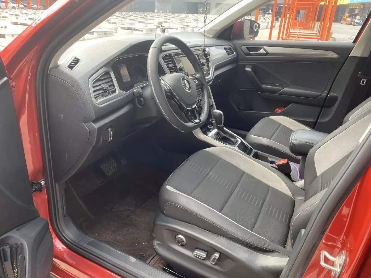 2019 Volkswagen T-Roc 1.4T 131HP L4 7DCT,autocango,china used car exporter,china ev exporter,chinese used car exporter,chinese used ev exporter