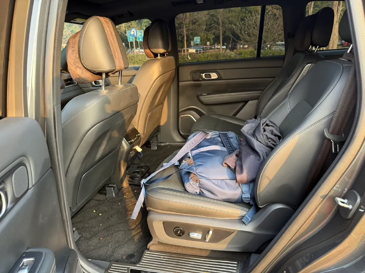 2021 Li ONE Range Extended 131HP REEV 40.5KWH,autocango,china used car exporter,china ev exporter,chinese used car exporter,chinese used ev exporter