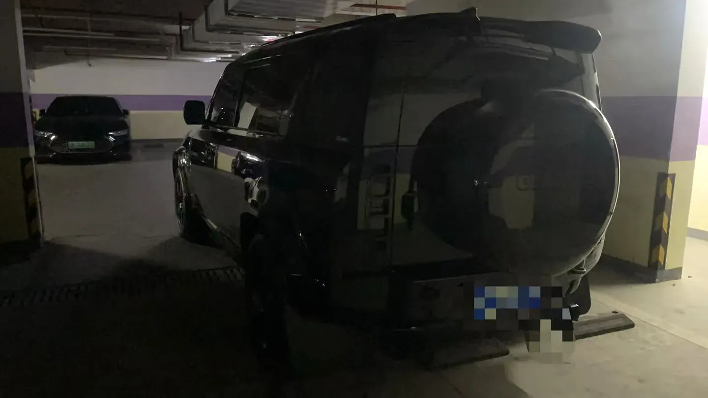 2024 Land Rover Defender 3.0T 400HP L6 8AT,autocango,china used car exporter,china ev exporter,chinese used car exporter,chinese used ev exporter