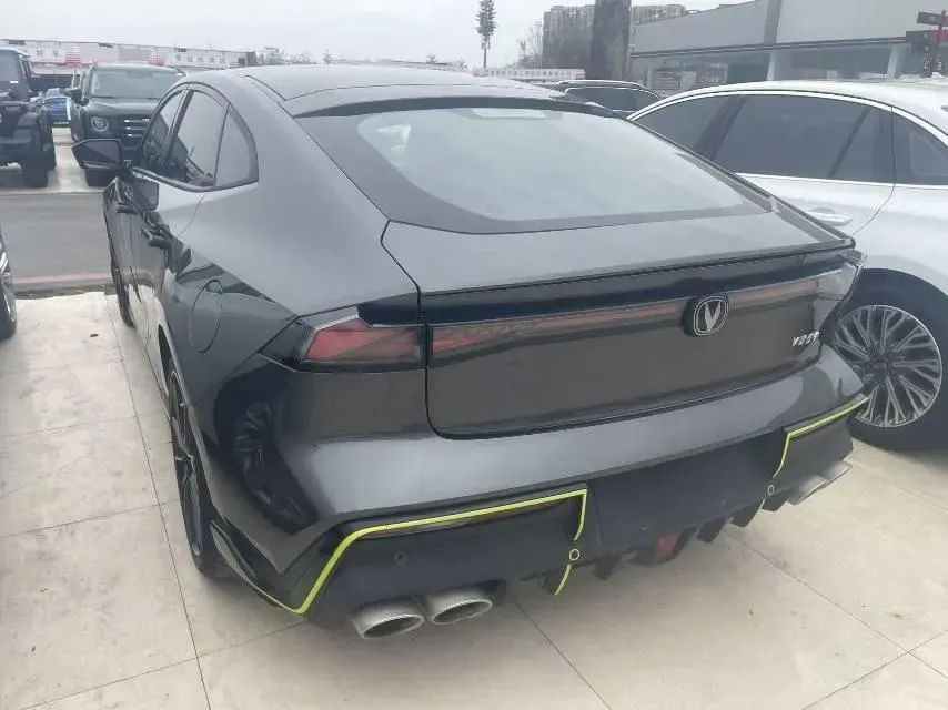 2023 ChangAn UNI-V 1.5T 188HP L4 7DCT,autocango,china used car exporter,china ev exporter,chinese used car exporter,chinese used ev exporter