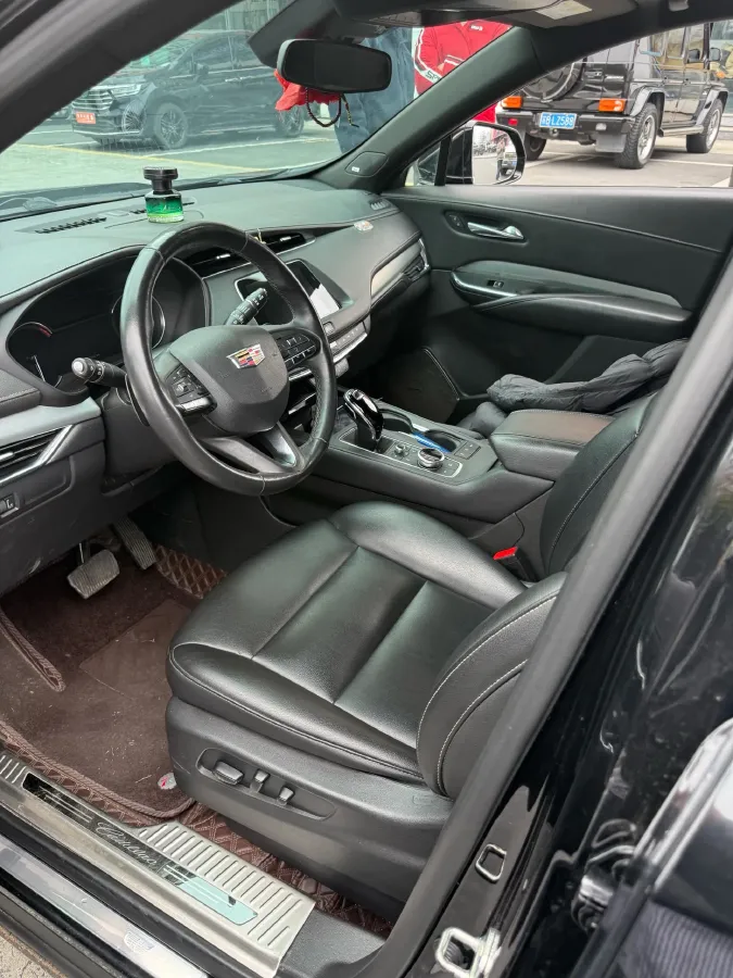 2022 Cadillac XT4 2.0T 237HP L4 9AT,autocango,china used car exporter,china ev exporter,chinese used car exporter,chinese used ev exporter