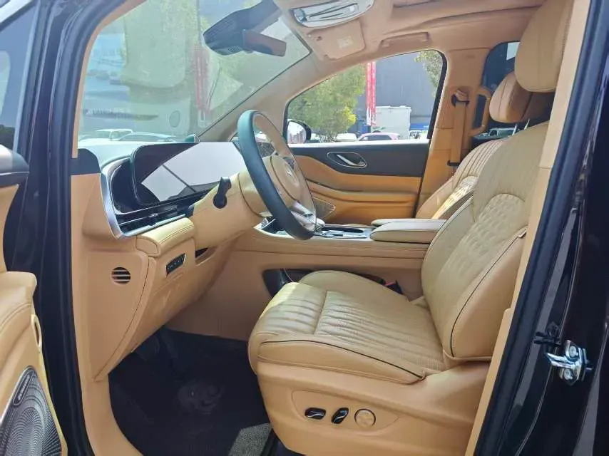 2024 Voyah Dream 1.5T 150HP L4 PHEV 43KWH,autocango,china used car exporter,china ev exporter,chinese used car exporter,chinese used ev exporter