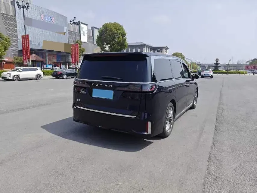2024 Voyah Dream 1.5T 150HP L4 PHEV 43KWH,autocango,china used car exporter,china ev exporter,chinese used car exporter,chinese used ev exporter