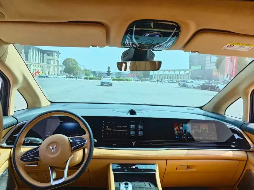 2024 Voyah Dream 1.5T 150HP L4 PHEV 43KWH,autocango,china used car exporter,china ev exporter,chinese used car exporter,chinese used ev exporter