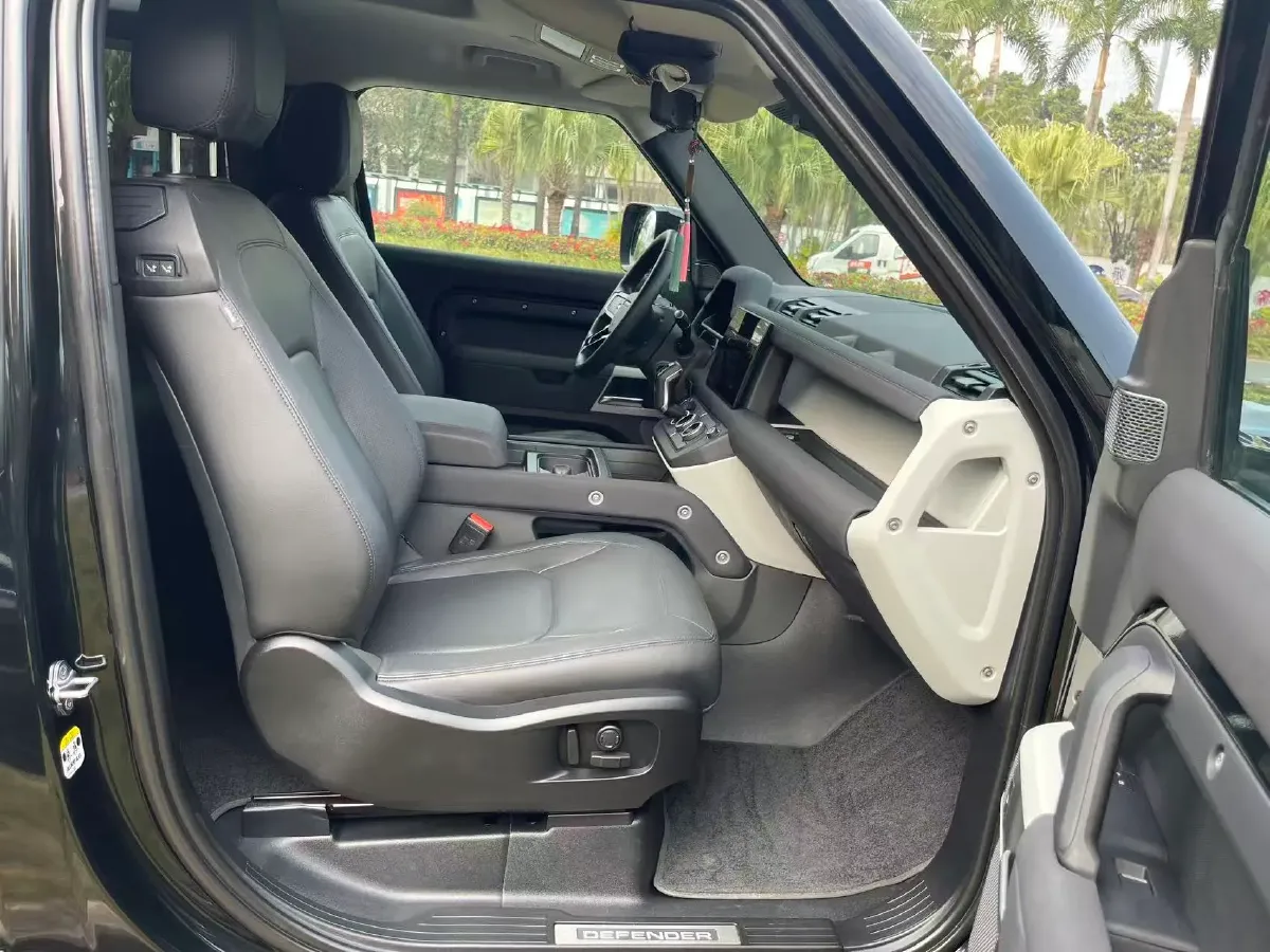 2024 Land Rover Defender 3.0T 400HP L6 8AT,autocango,china used car exporter,china ev exporter,chinese used car exporter,chinese used ev exporter