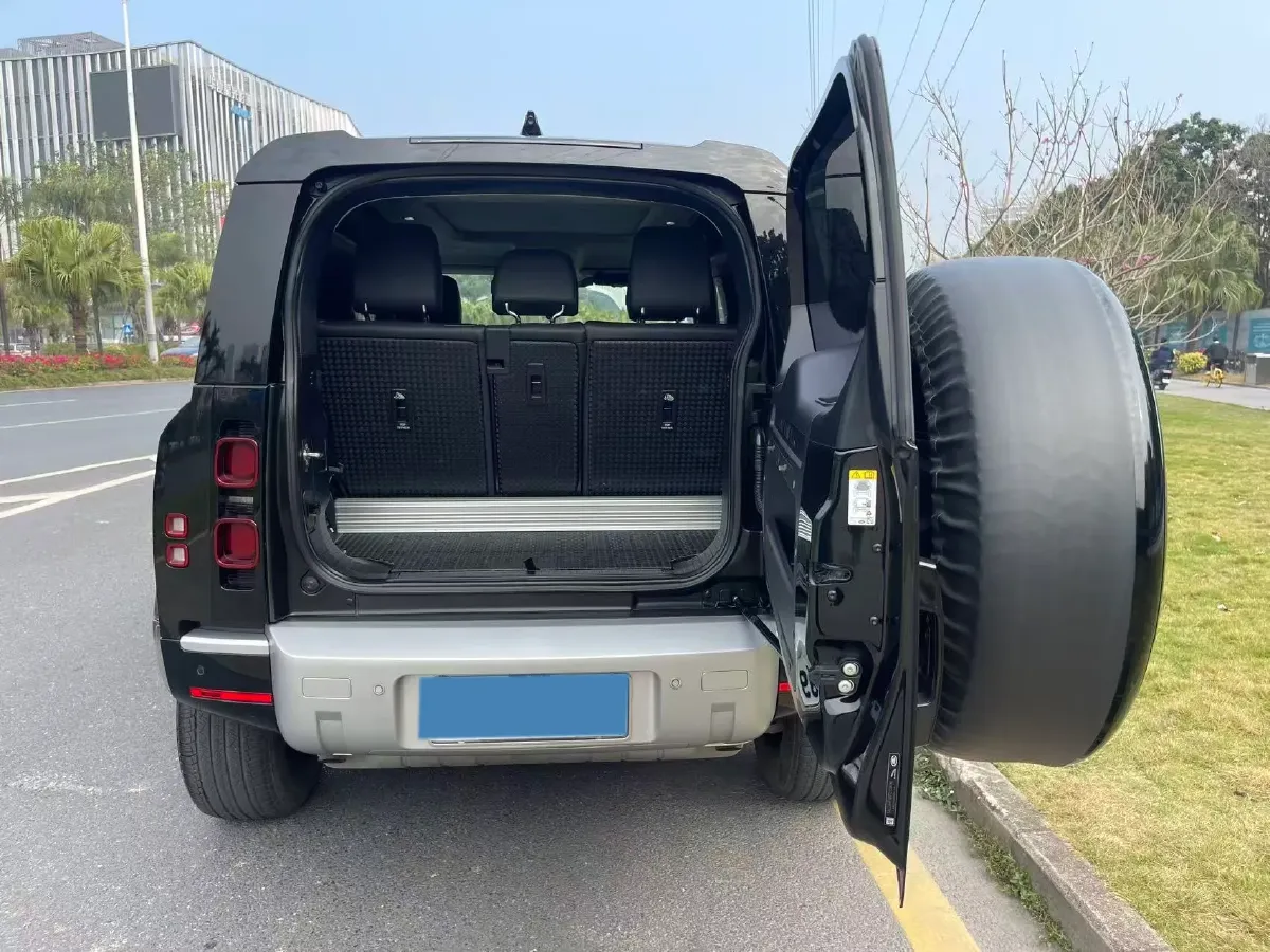 2024 Land Rover Defender 3.0T 400HP L6 8AT,autocango,china used car exporter,china ev exporter,chinese used car exporter,chinese used ev exporter