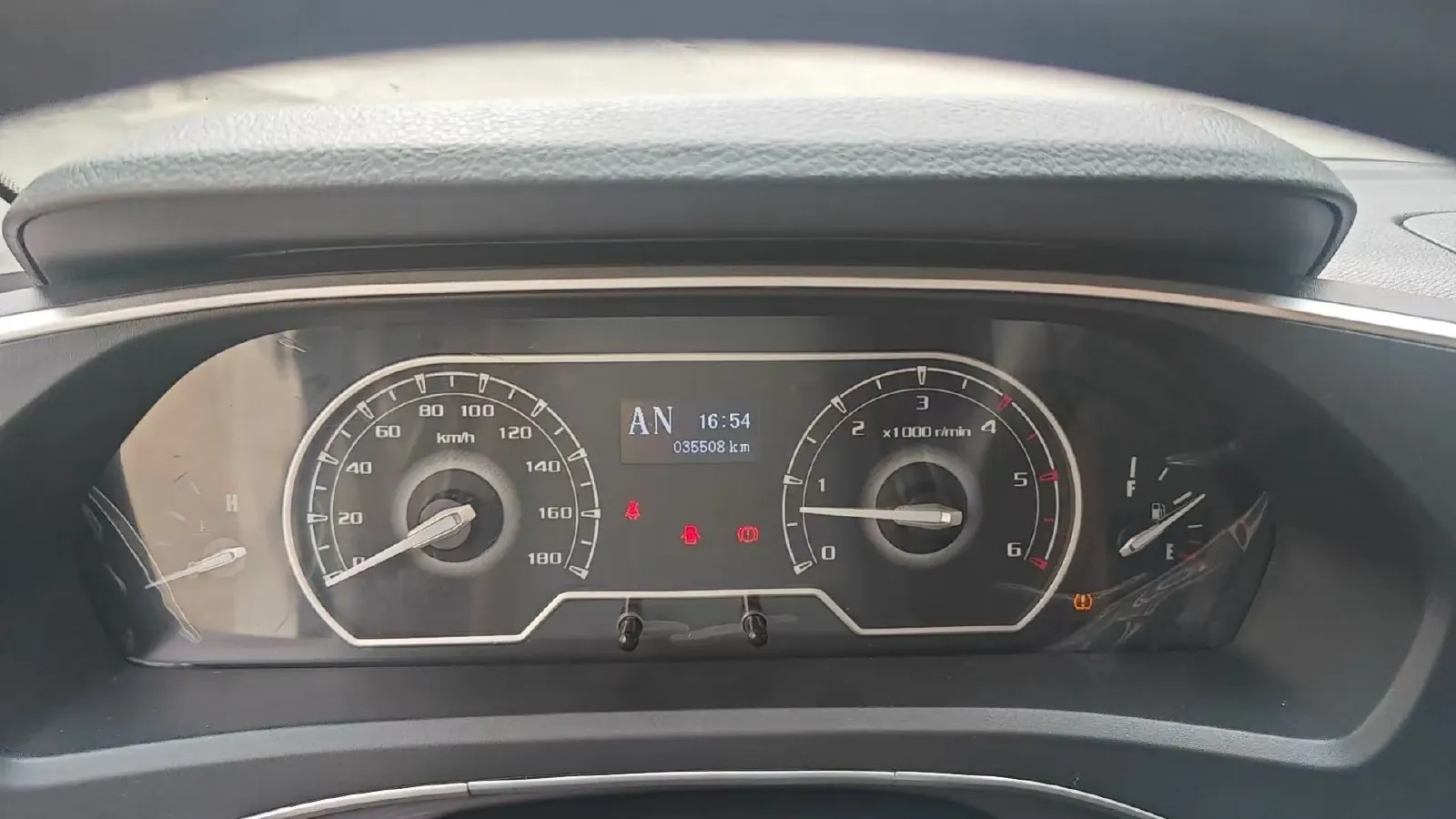 2023 MAXUS XinTu V80 2.0T 127HP L4 6MT,autocango,china used car exporter,china ev exporter,chinese used car exporter,chinese used ev exporter