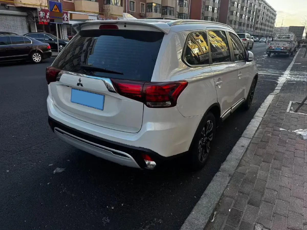 2019 Mitsubishi Outlander 2.0L 166HP L4 CVT,autocango,china used car exporter,china ev exporter,chinese used car exporter,chinese used ev exporter
