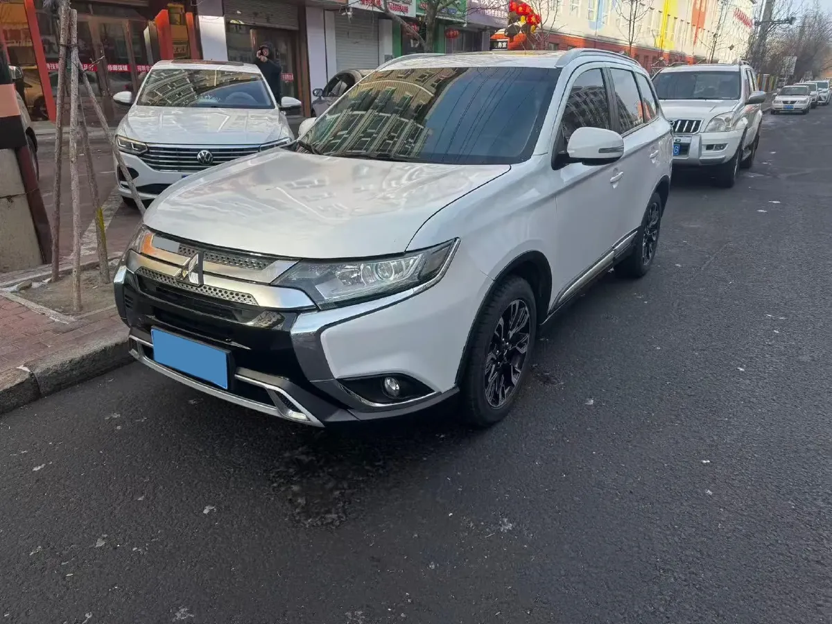 2019 Mitsubishi Outlander 2.0L 166HP L4 CVT,autocango,china used car exporter,china ev exporter,chinese used car exporter,chinese used ev exporter