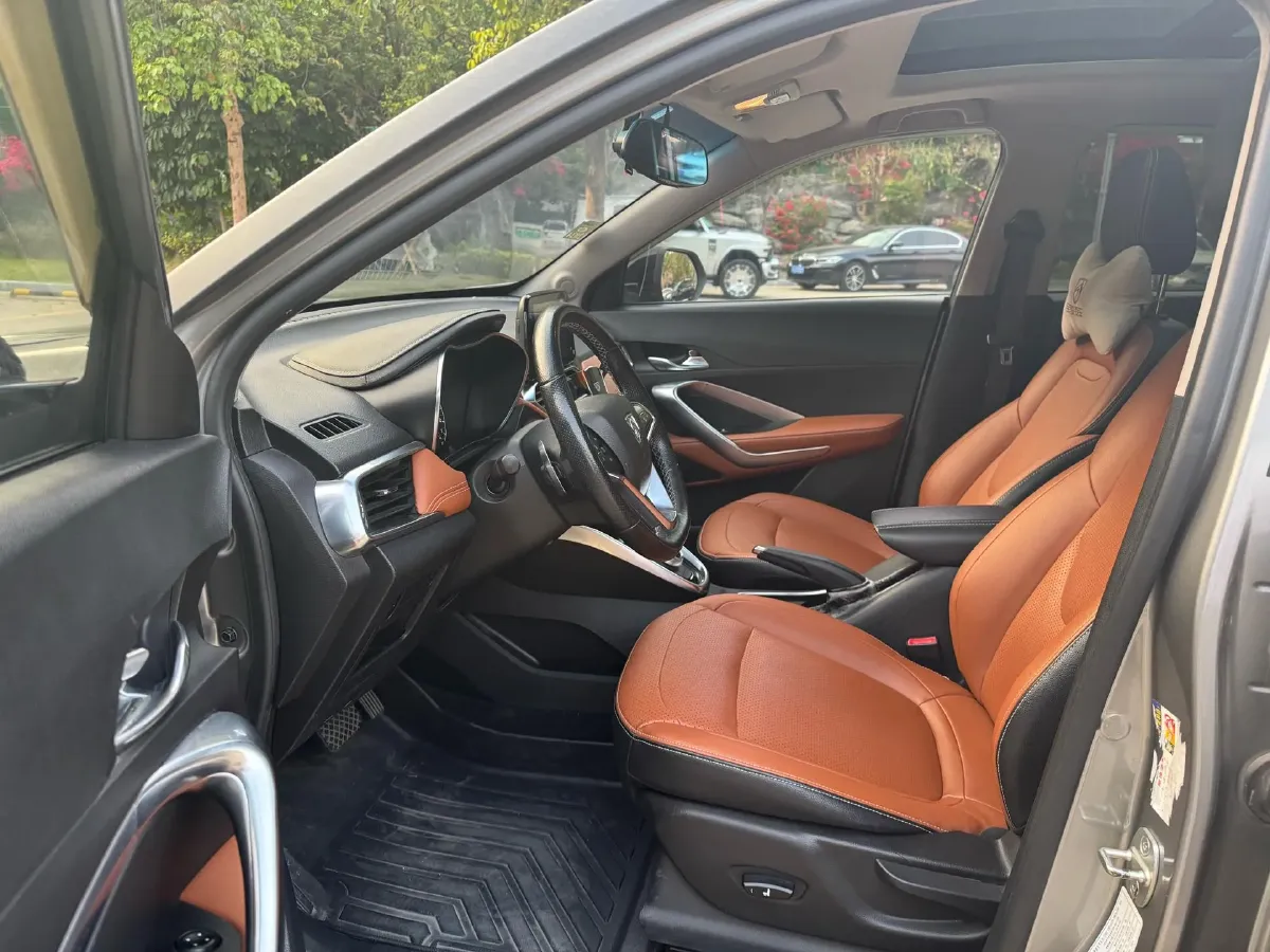 2017 HaiMa S5 Young Edition 1.6L 122HP L4 5MT,autocango,china used car exporter,china ev exporter,chinese used car exporter,chinese used ev exporter