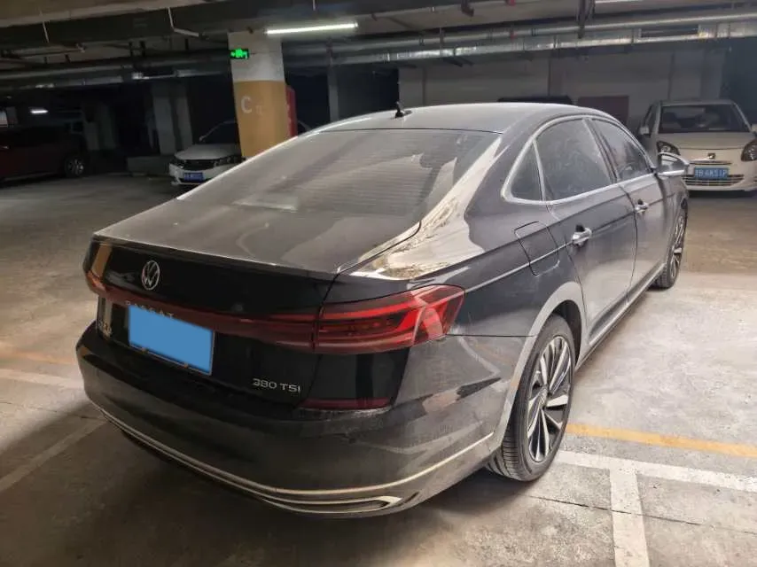 2024 Volkswagen Passat 2.0T 220HP L4 7DCT,autocango,china used car exporter,china ev exporter,chinese used car exporter,chinese used ev exporter