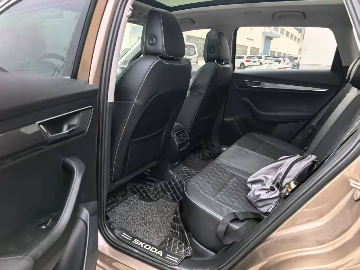 2021 Skoda Karoq 1.4T 150HP L4 7DCT,autocango,china used car exporter,china ev exporter,chinese used car exporter,chinese used ev exporter