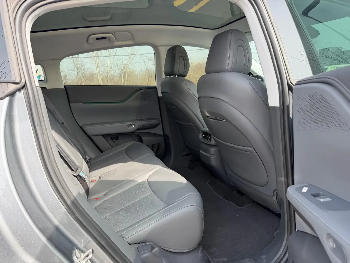 2025 Xpeng G6 BEV 68.5KWH,autocango,china used car exporter,china ev exporter,chinese used car exporter,chinese used ev exporter