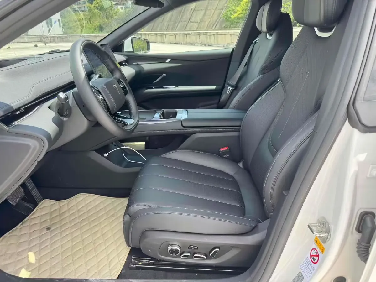 2025 Deepal L07 BEV 56.12KWH,autocango,china used car exporter,china ev exporter,chinese used car exporter,chinese used ev exporter