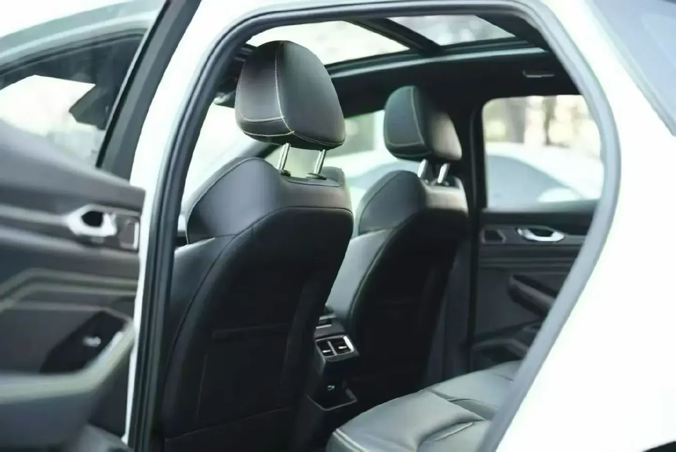 2023 Geely Preface 1.5T 181HP L4 7DCT,autocango,china used car exporter,china ev exporter,chinese used car exporter,chinese used ev exporter