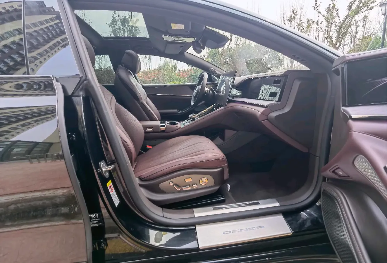 2024 Denza DenzaZ9GT 2.0T 207HP L4 E-CVT PHEV 38.5KWH,autocango,china used car exporter,china ev exporter,chinese used car exporter,chinese used ev exporter