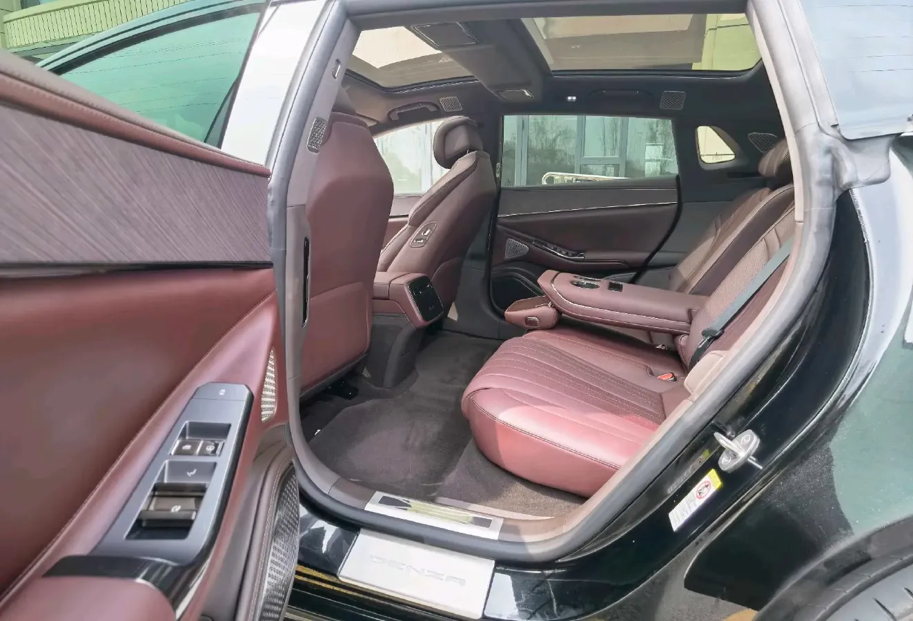 2024 Denza DenzaZ9GT 2.0T 207HP L4 E-CVT PHEV 38.5KWH,autocango,china used car exporter,china ev exporter,chinese used car exporter,chinese used ev exporter