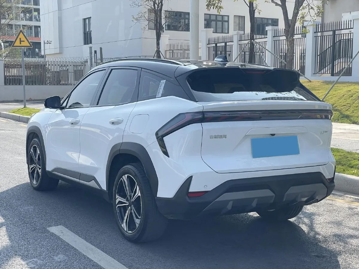 2025 Geely Galaxy L7 1.5L 112HP L4 1DHT PHEV 18.4KWH,autocango,china used car exporter,china ev exporter,chinese used car exporter,chinese used ev exporter