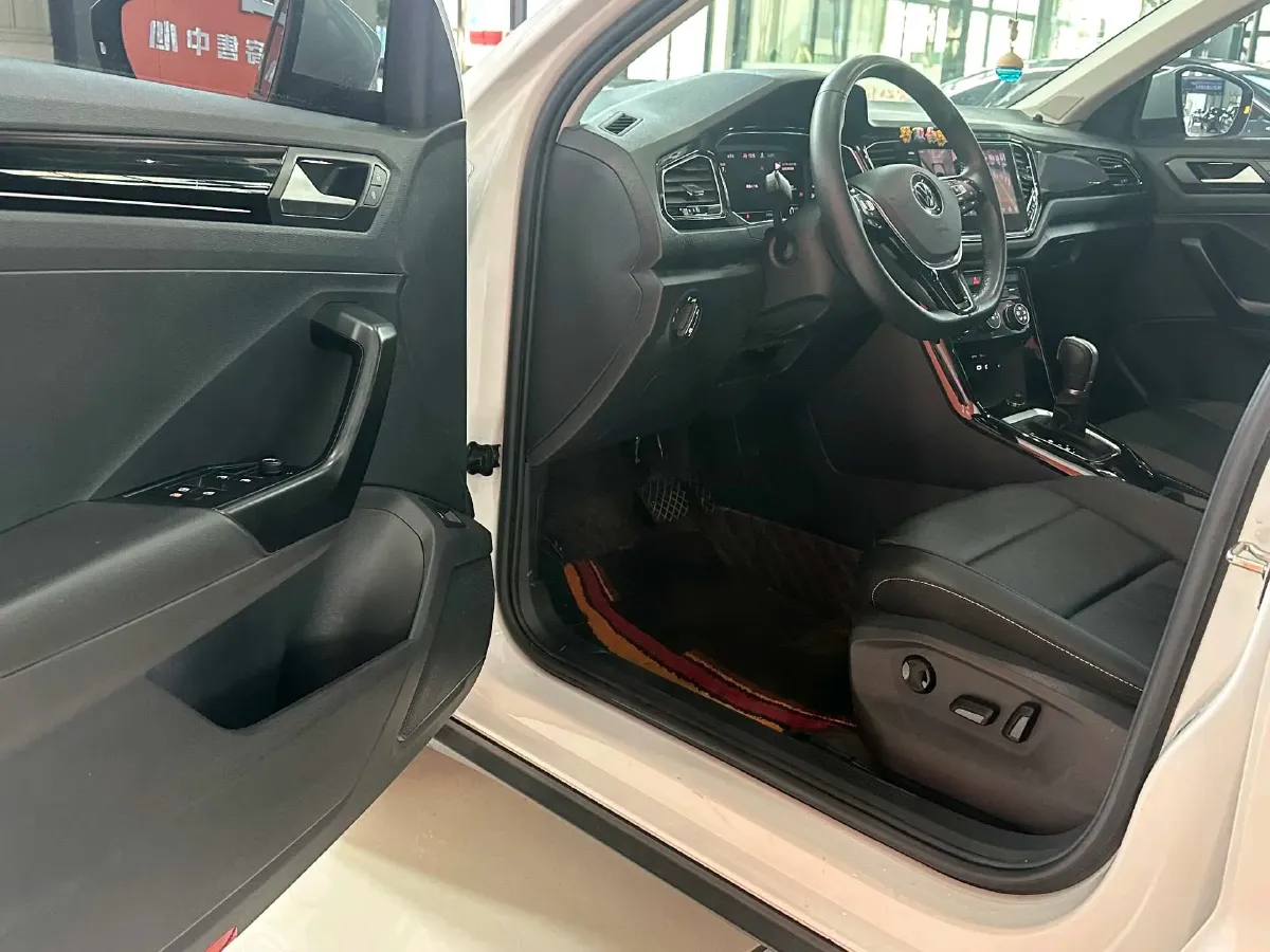 2022 Volkswagen T-Roc 1.4T 150HP L4 7DCT,autocango,china used car exporter,china ev exporter,chinese used car exporter,chinese used ev exporter
