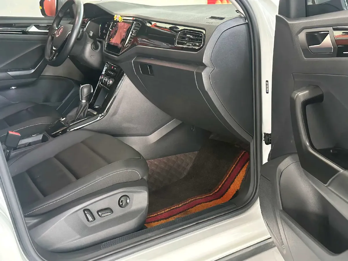 2022 Volkswagen T-Roc 1.4T 150HP L4 7DCT,autocango,china used car exporter,china ev exporter,chinese used car exporter,chinese used ev exporter