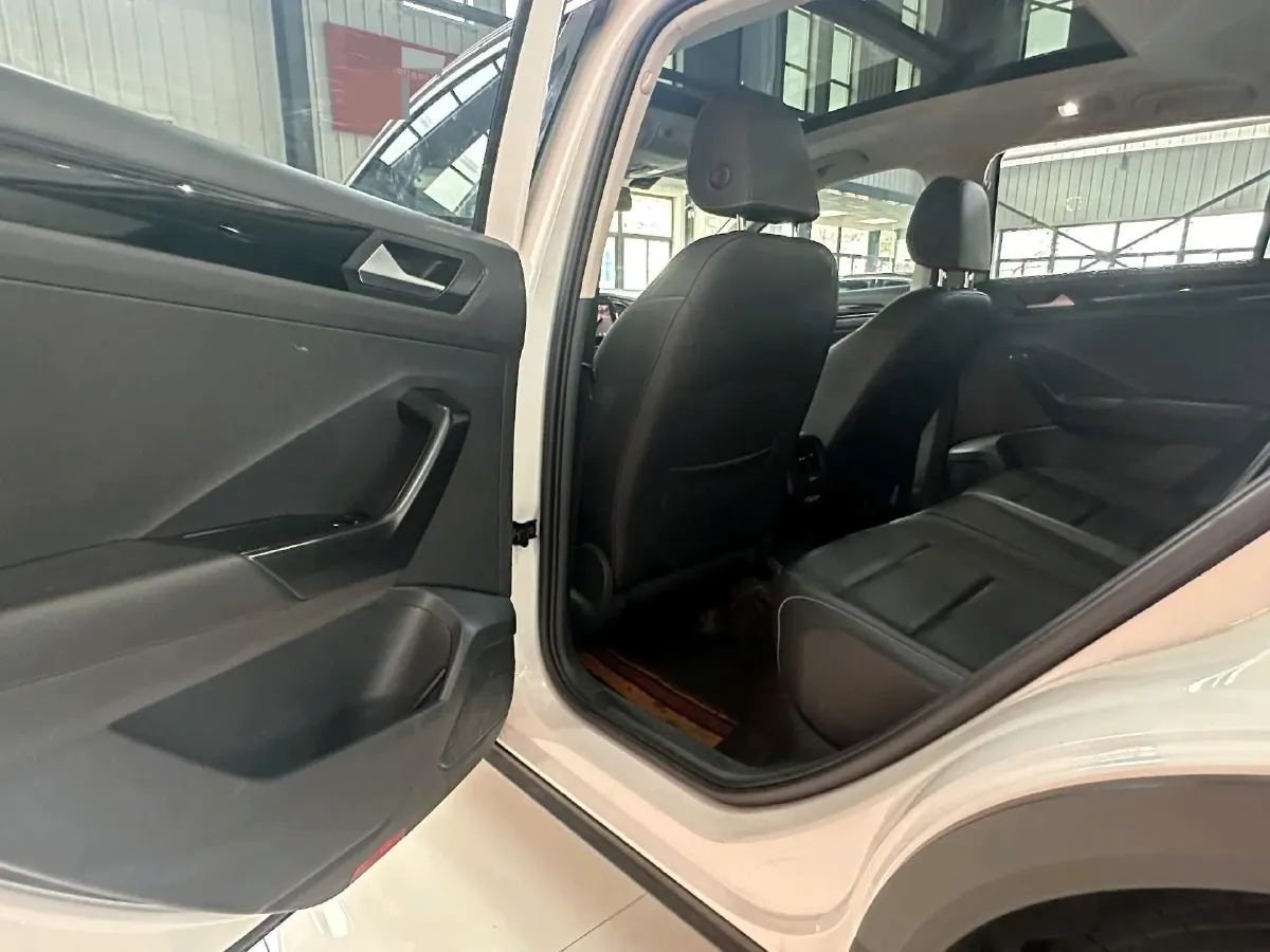 2022 Volkswagen T-Roc 1.4T 150HP L4 7DCT,autocango,china used car exporter,china ev exporter,chinese used car exporter,chinese used ev exporter