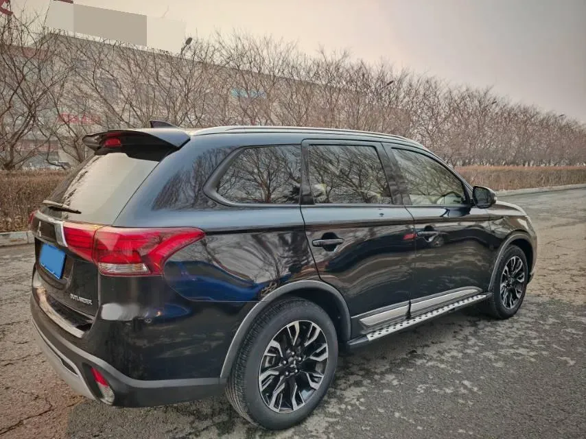 2019 Mitsubishi Outlander 2.0L 166HP L4 CVT,autocango,china used car exporter,china ev exporter,chinese used car exporter,chinese used ev exporter