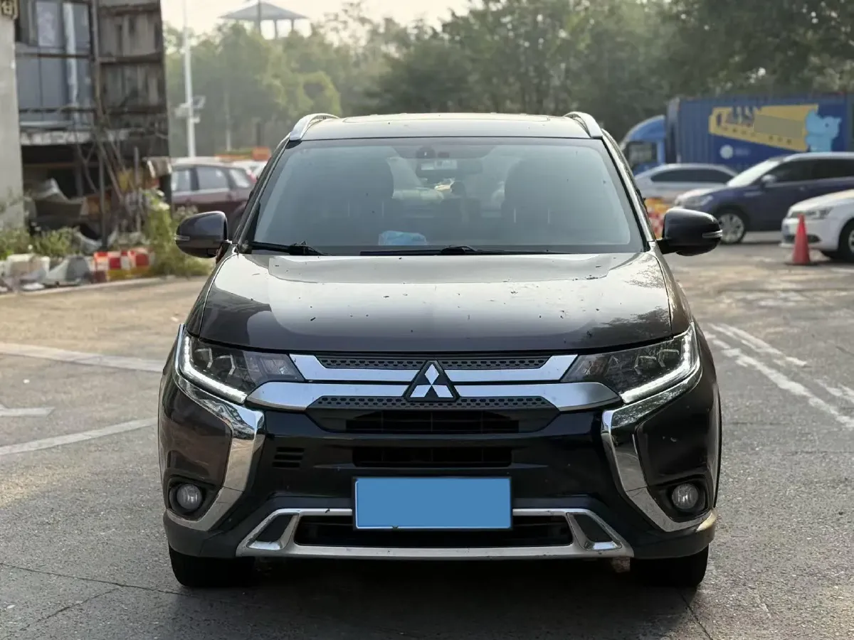 2018 Mitsubishi Outlander 2.4L 192HP L4 CVT,autocango,china used car exporter,china ev exporter,chinese used car exporter,chinese used ev exporter
