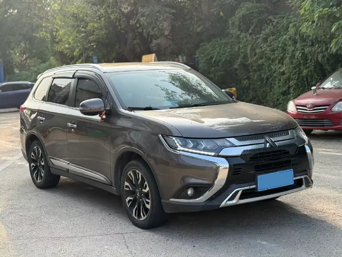 2018 Mitsubishi Outlander 2.4L 192HP L4 CVT,autocango,china used car exporter,china ev exporter,chinese used car exporter,chinese used ev exporter