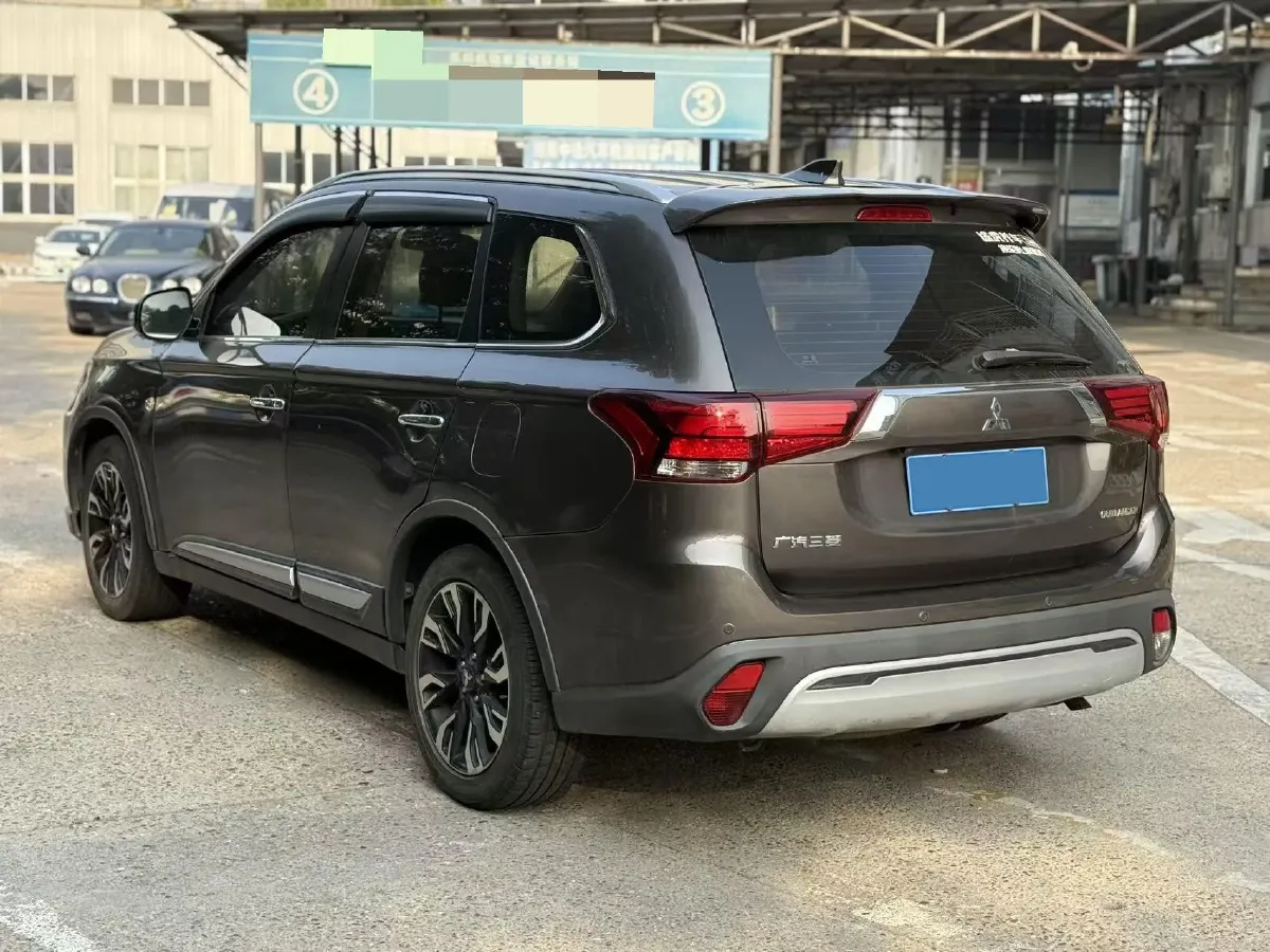 2018 Mitsubishi Outlander 2.4L 192HP L4 CVT,autocango,china used car exporter,china ev exporter,chinese used car exporter,chinese used ev exporter