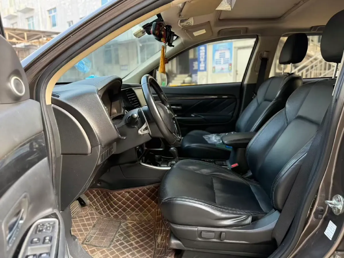 2018 Mitsubishi Outlander 2.4L 192HP L4 CVT,autocango,china used car exporter,china ev exporter,chinese used car exporter,chinese used ev exporter