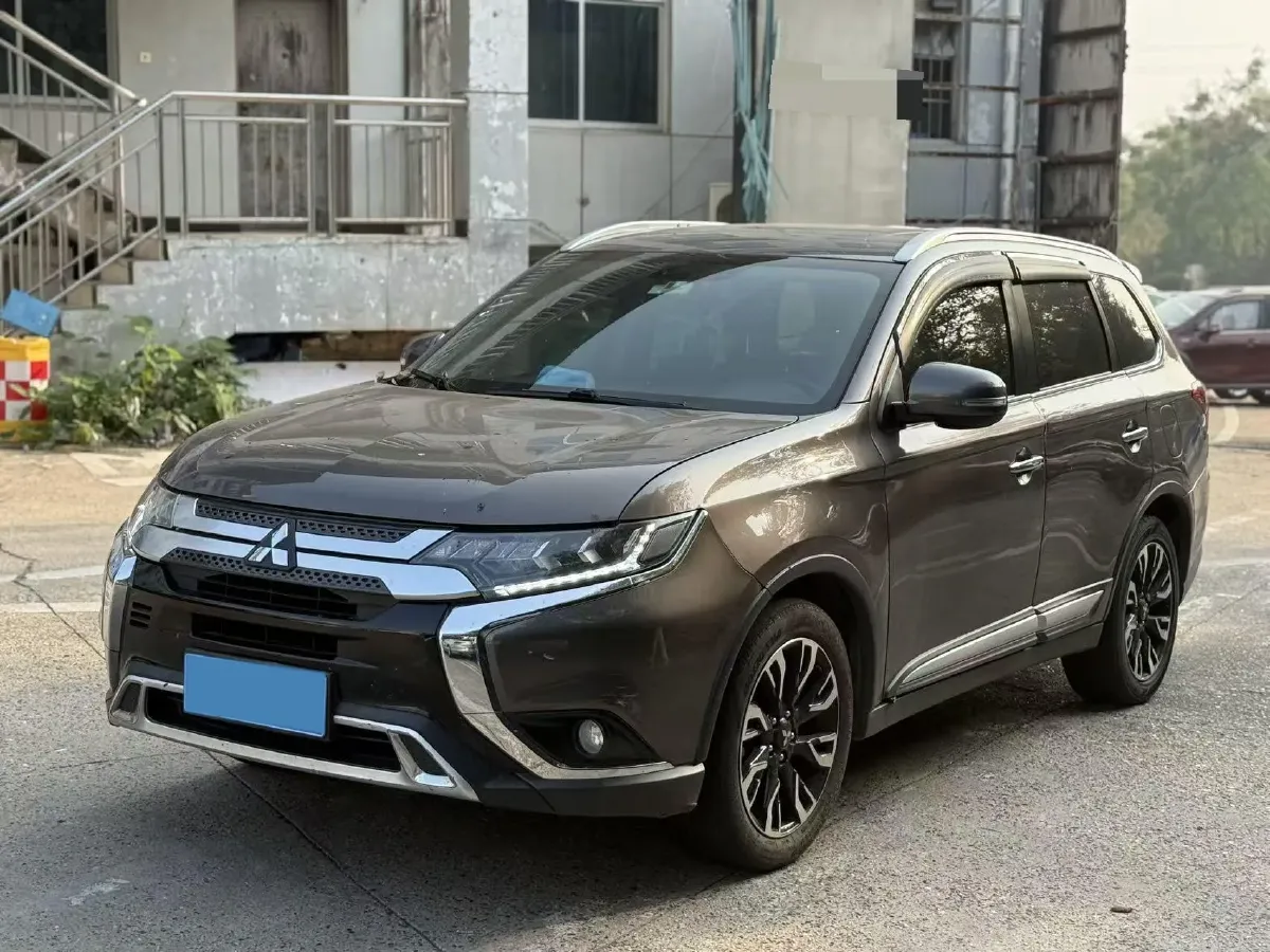 2018 Mitsubishi Outlander 2.4L 192HP L4 CVT,autocango,china used car exporter,china ev exporter,chinese used car exporter,chinese used ev exporter