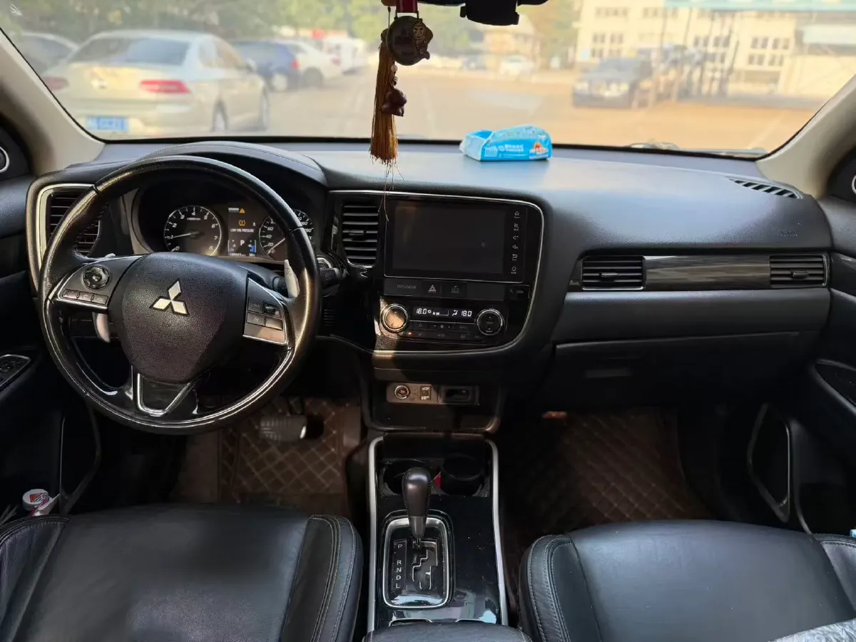 2018 Mitsubishi Outlander 2.4L 192HP L4 CVT,autocango,china used car exporter,china ev exporter,chinese used car exporter,chinese used ev exporter