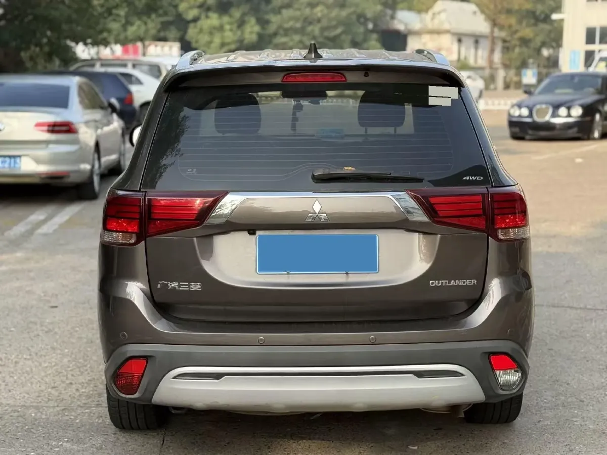 2018 Mitsubishi Outlander 2.4L 192HP L4 CVT,autocango,china used car exporter,china ev exporter,chinese used car exporter,chinese used ev exporter