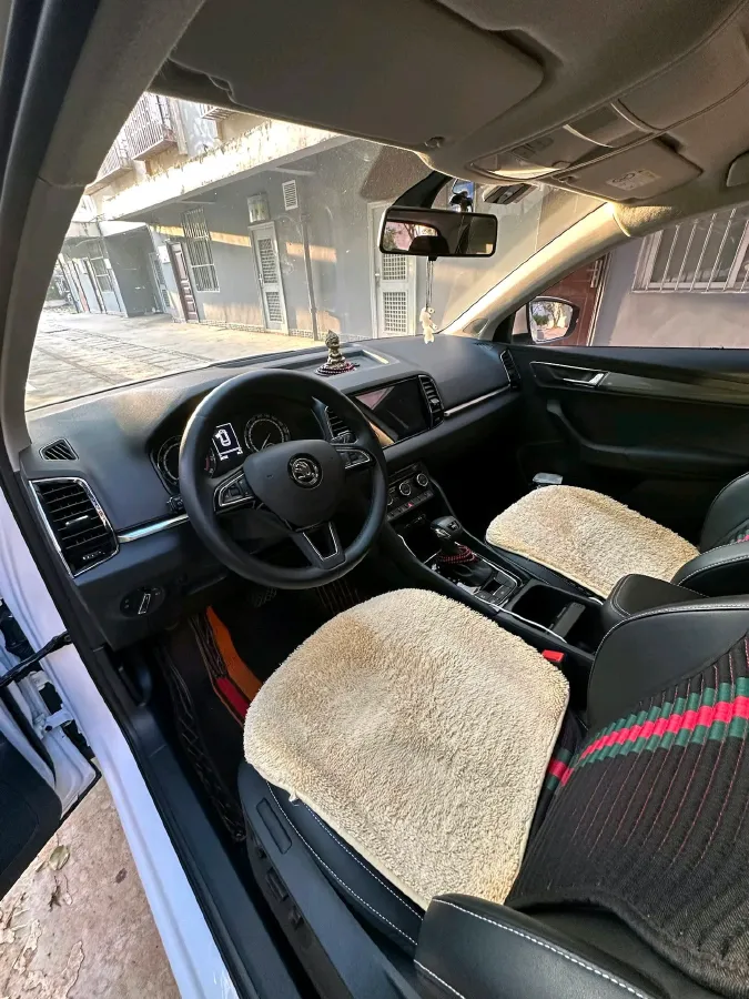 2021 Skoda Karoq 1.4T 150HP L4 7DCT,autocango,china used car exporter,china ev exporter,chinese used car exporter,chinese used ev exporter