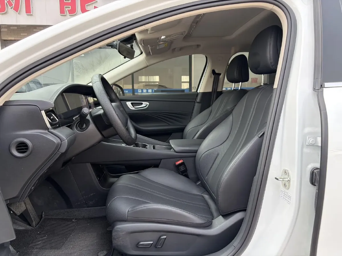 2025 Roewe D7 1.5L 112HP L4 1DHT PHEV 19.7KWH,autocango,china used car exporter,china ev exporter,chinese used car exporter,chinese used ev exporter