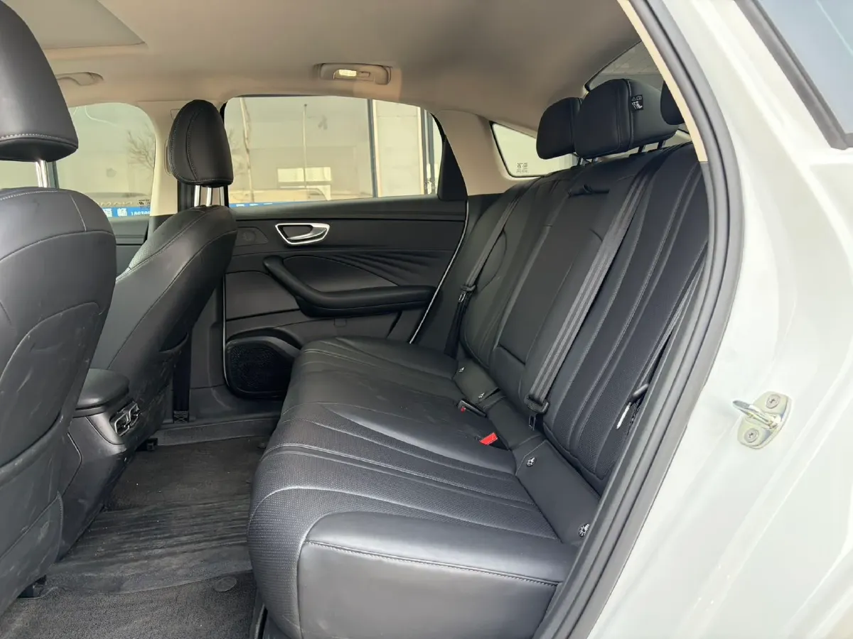 2025 Roewe D7 1.5L 112HP L4 1DHT PHEV 19.7KWH,autocango,china used car exporter,china ev exporter,chinese used car exporter,chinese used ev exporter