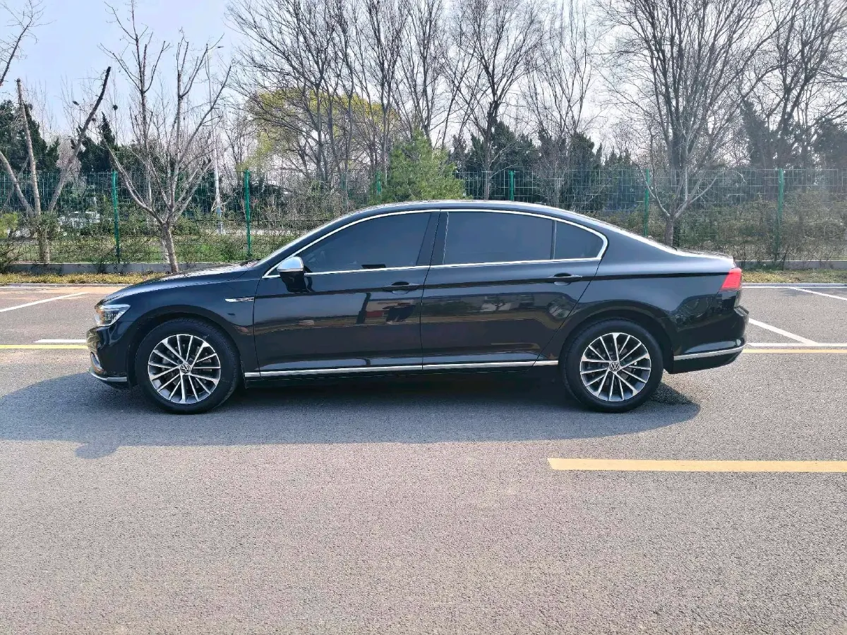 2020 Volkswagen Magotan 2.0T 186HP L4 7DCT,autocango,china used car exporter,china ev exporter,chinese used car exporter,chinese used ev exporter