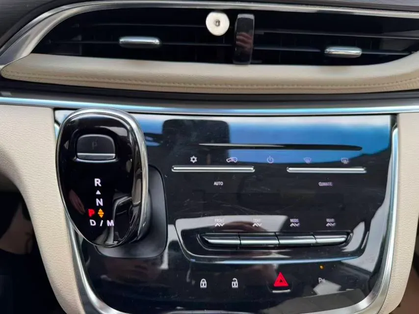 2023 Buick GL8 2.0T 237HP L4 9AT,autocango,china used car exporter,china ev exporter,chinese used car exporter,chinese used ev exporter