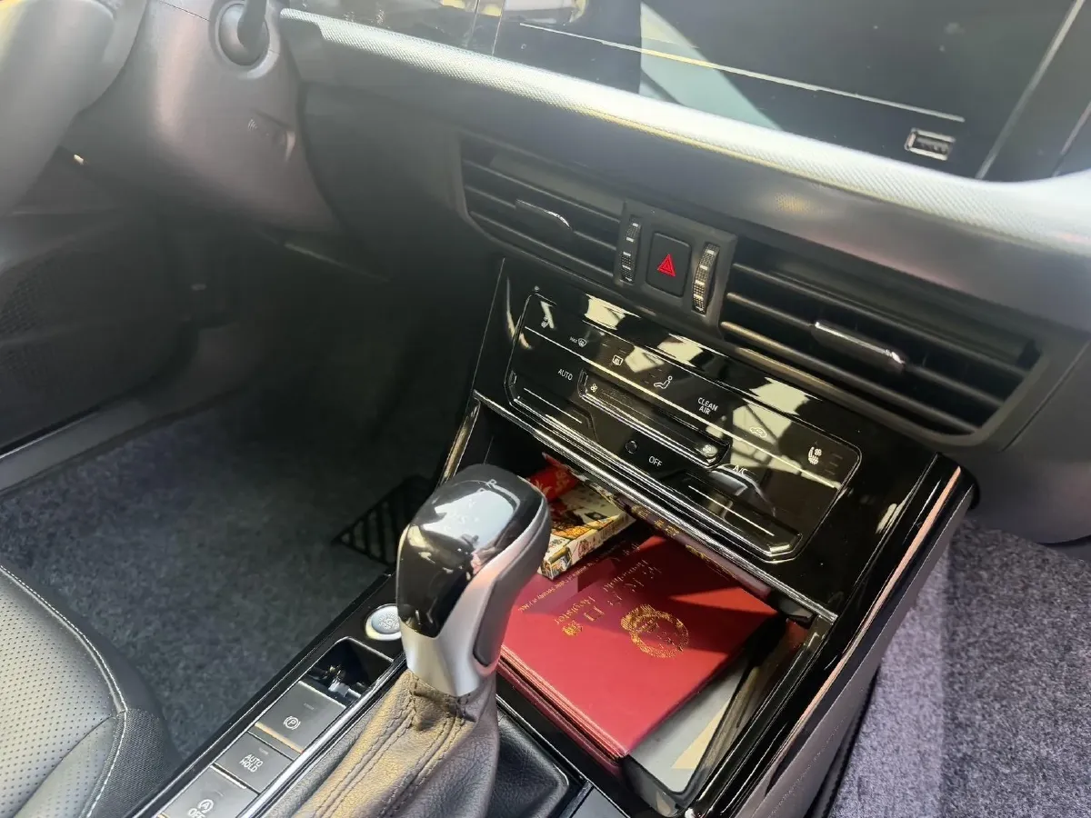 2024 Volkswagen Passat 2.0T 186HP L4 7DCT,autocango,china used car exporter,china ev exporter,chinese used car exporter,chinese used ev exporter