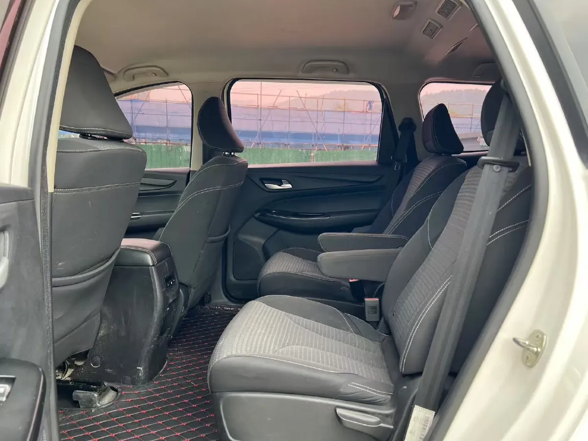 2019 BaoJun 730 1.5T 147HP L4 6MT,autocango,china used car exporter,china ev exporter,chinese used car exporter,chinese used ev exporter