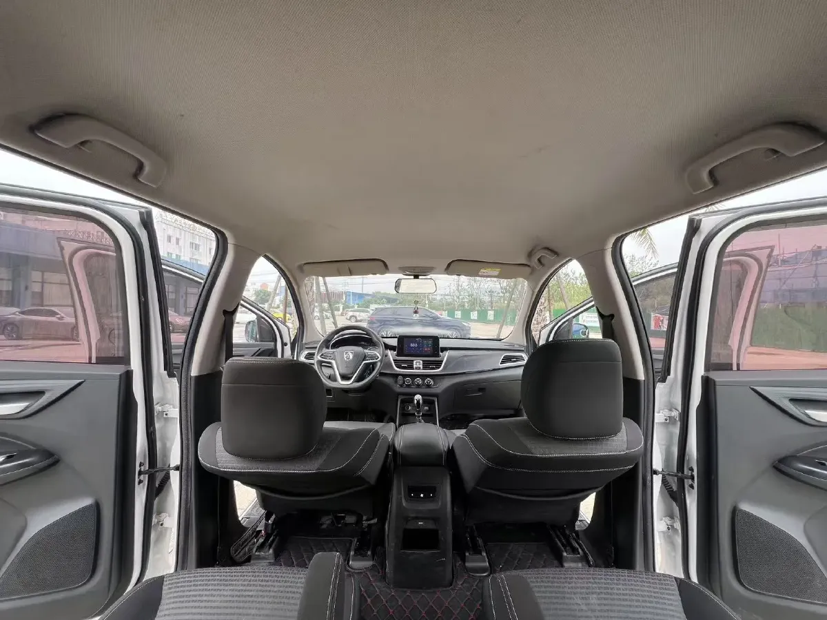 2019 BaoJun 730 1.5T 147HP L4 6MT,autocango,china used car exporter,china ev exporter,chinese used car exporter,chinese used ev exporter